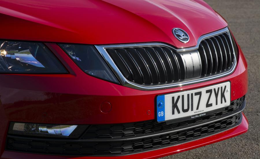 Детали экстерьера Skoda Octavia Estate 2017 года  (UK) (фото 15 из 17)